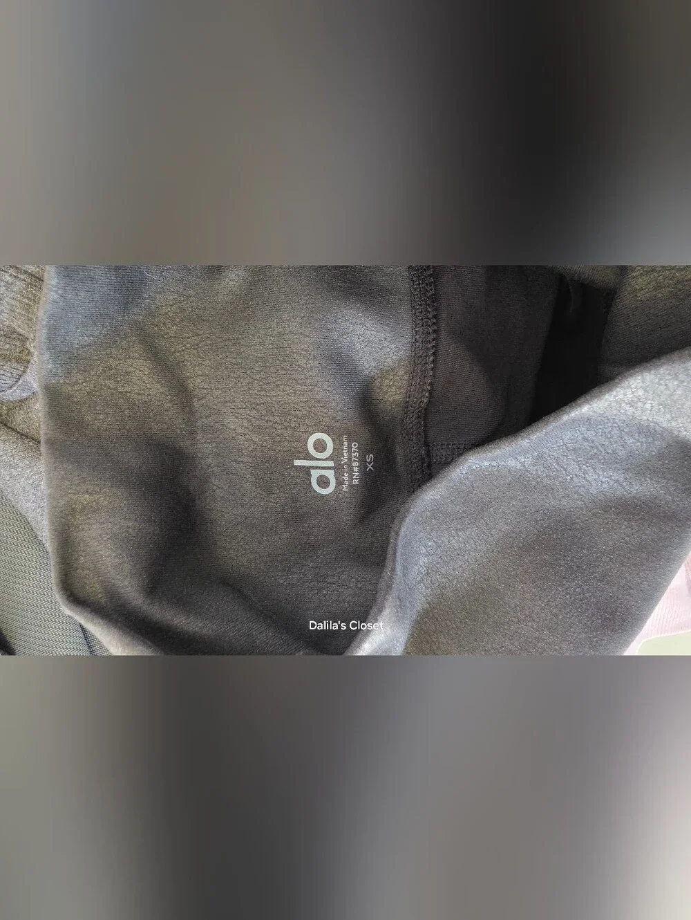 ALO Yoga sleek black